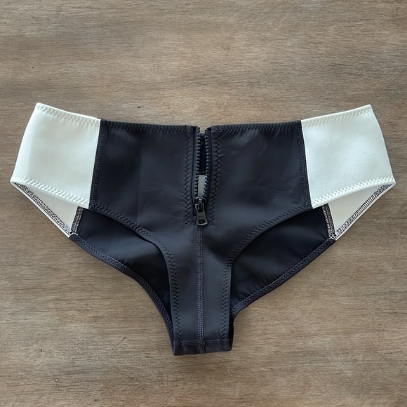 Gigi C Bianca Color Block Bikini Bottom Size Small in Black and White - Picture 5 of 10